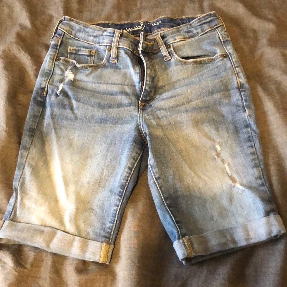 Universal thread Bermuda shorts